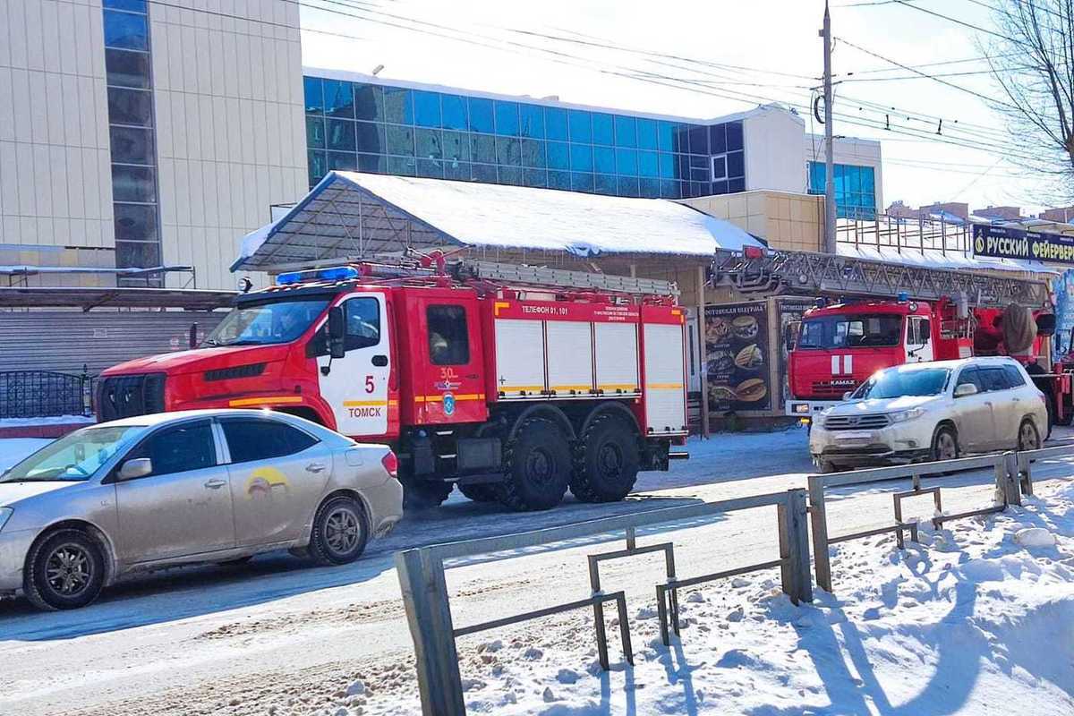 Двух детей спасли из горевшего 5 этажного дома на Угрюмова томские пожарные