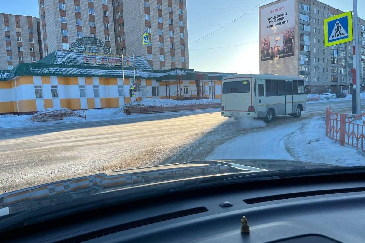 "Прошу прощения, что не насыпали песок ночью": мэр Стрежевого извинился перед жителями