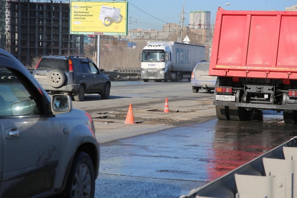 Пробки в 6 баллов образовались утром 17 марта на дорогах Томска