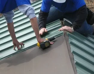 Как уложить профлист на крышу